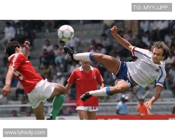 世界足坛传奇球星的辉煌历程与影响力探讨 世界足坛传奇球星的辉煌历程与影响力探讨