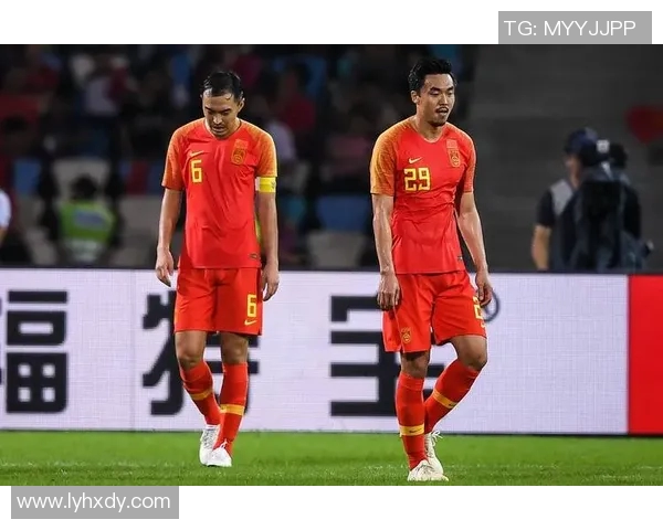 足球巨星与儿子温馨合影视频展现父子情深瞬间与足球梦想传承