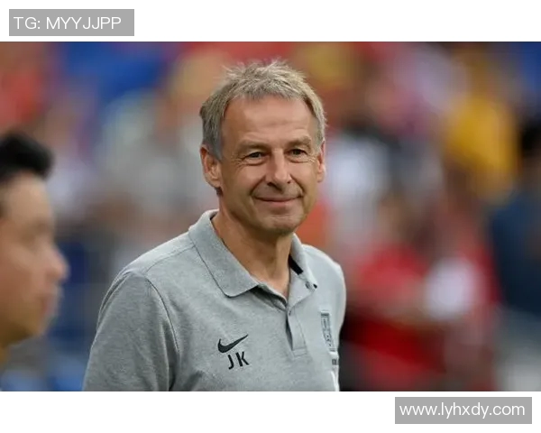 金色轰炸机足球明星的辉煌历程与传奇瞬间回顾