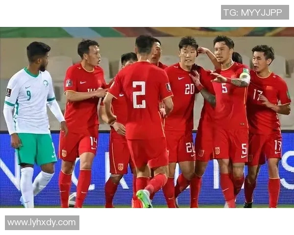 国足与阿曼激战成平局双方各取一分展现顽强斗志